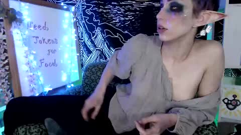 Snapshot of raziel_haze chatting on March 4, 2025, 2:42 pm Yrriel Strife Candy-Demon Caveboy mr. Cringe online show from March 4, 2025, 2:42 pm