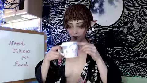 Snapshot of raziel_haze chatting on March 8, 2025, 9:17 am Yrriel Strife Candy-Demon Caveboy mr. Cringe online show from March 8, 2025, 9:17 am