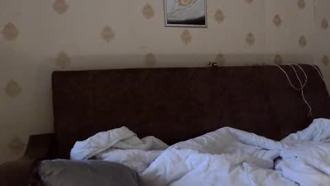 Snapshot of raziel_haze chatting on October 2, 2025, 5:36 am Yrriel Strife Candy-Demon Caveboy mr. Cringe online show from October 2, 2025, 5:36 am