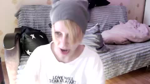 Snapshot of raziel_haze chatting on March 19, 2026, 2:32 pm Yrriel Strife Candy-Demon Caveboy mr. Cringe online show from March 19, 2026, 2:32 pm