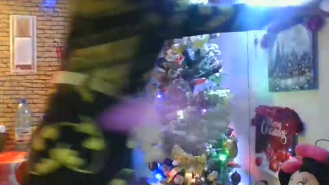 Snapshot of real_coupl3 chatting on December 20, 2025, 6:59 pm real_coupl3 online show from December 20, 2025, 6:59 pm