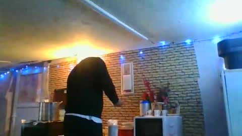 Snapshot of real_coupl3 chatting on January 9, 2026, 7:11 am real_coupl3 online show from January 9, 2026, 7:11 am