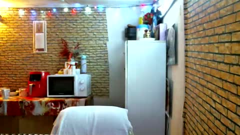 Snapshot of real_coupl3 chatting on January 31, 2026, 7:45 pm real_coupl3 online show from January 31, 2026, 7:45 pm