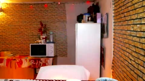 Snapshot of real_coupl3 chatting on February 2, 2026, 8:02 am real_coupl3 online show from February 2, 2026, 8:02 am