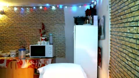 Snapshot of real_coupl3 chatting on February 3, 2026, 8:58 pm real_coupl3 online show from February 3, 2026, 8:58 pm