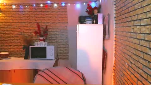 Snapshot of real_coupl3 chatting on February 5, 2026, 8:46 pm real_coupl3 online show from February 5, 2026, 8:46 pm