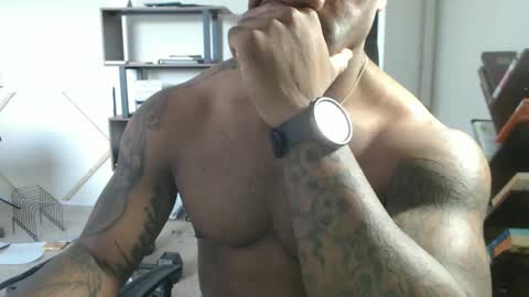 Snapshot of realreyblack chatting on October 4, 2025, 7:34 pm Rey online show from October 4, 2025, 7:34 pm