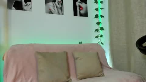 Rebeca Marchetti online show from April 28, 2026, 9:31 pm