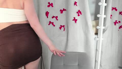 rebecca_____ online show from March 4, 2025, 9:43 pm