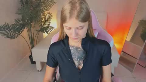 Snapshot of rebecca_caldwell chatting on July 18, 2026, 8:51 am Rebecca Caldwell online show from July 18, 2026, 8:51 am