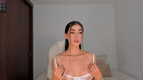 Snapshot of rebeccabaxter chatting on January 30, 2025, 1:44 am Rebecca online show from January 30, 2025, 1:44 am