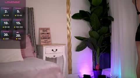Snapshot of rebeccarese chatting on June 10, 2026, 8:24 am Rebecca online show from June 10, 2026, 8:24 am