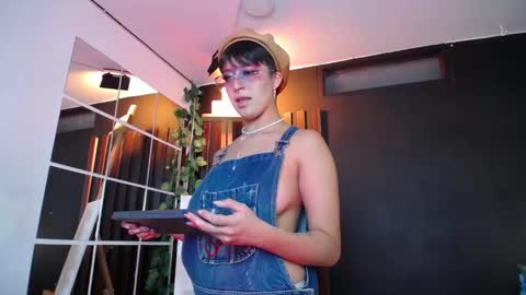 Snapshot of rebeka_baker chatting on January 23, 2025, 12:25 am REBEKA online show from January 23, 2025, 12:25 am