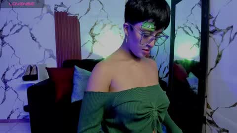 Snapshot of rebeka_baker chatting on October 8, 2025, 1:31 pm REBEKA online show from October 8, 2025, 1:31 pm