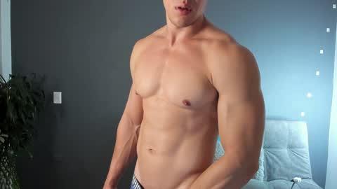 twitter REECET26 instagram RECCETAYLOR online show from February 1, 2025, 12:05 pm