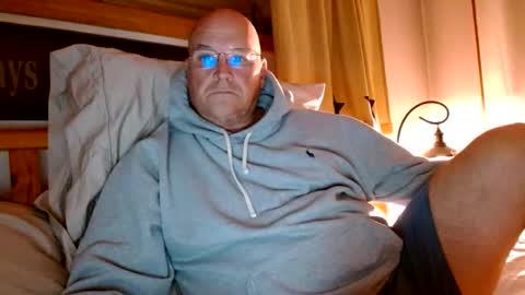 Snapshot of recman15 chatting on October 28, 2025, 2:59 am Mtn. Man online show from October 28, 2025, 2:59 am