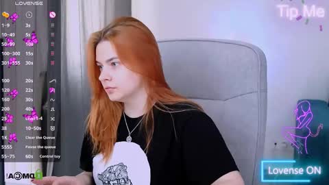 Snapshot of red__dizzy chatting on June 9, 2026, 7:53 am red__dizzy online show from June 9, 2026, 7:53 am
