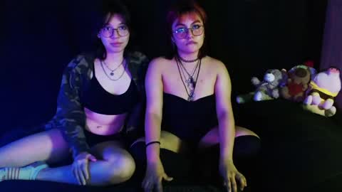 red_cherry2 online show from April 23, 2026, 7:41 am