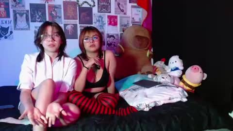 Snapshot of red_cherry2 chatting on June 19, 2026, 7:34 am red_cherry2 online show from June 19, 2026, 7:34 am
