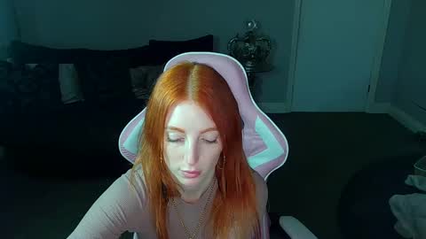 Snapshot of red_firesquirt chatting on January 22, 2025, 2:03 pm Red - online show from January 22, 2025, 2:03 pm