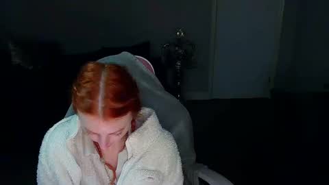 Snapshot of red_firesquirt chatting on February 4, 2025, 10:55 pm Red - online show from February 4, 2025, 10:55 pm