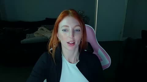 Snapshot of red_firesquirt chatting on March 5, 2025, 4:24 pm Red - online show from March 5, 2025, 4:24 pm