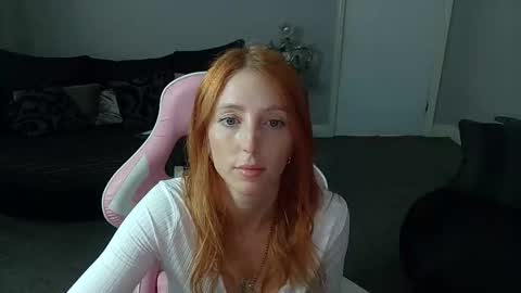 Snapshot of red_firesquirt chatting on October 8, 2025, 2:04 pm Red - online show from October 8, 2025, 2:04 pm