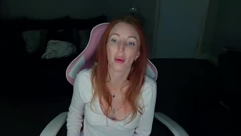 Snapshot of red_firesquirt chatting on January 8, 2026, 10:01 pm Red - online show from January 8, 2026, 10:01 pm