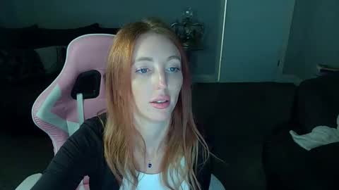 Snapshot of red_firesquirt chatting on January 12, 2026, 12:43 pm Red - online show from January 12, 2026, 12:43 pm