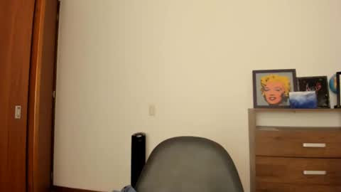 Snapshot of red_flower203 chatting on December 3, 2024, 10:51 pm red_flower203 online show from December 3, 2024, 10:51 pm