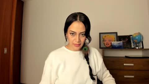 Snapshot of red_flower203 chatting on February 23, 2025, 1:35 am red_flower203 online show from February 23, 2025, 1:35 am