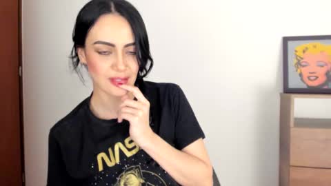 Snapshot of red_flower203 chatting on October 9, 2025, 12:41 am red_flower203 online show from October 9, 2025, 12:41 am