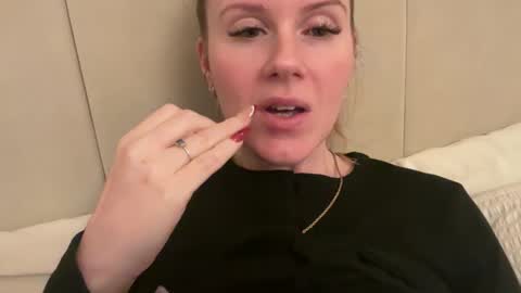 Rosie online show from November 28, 2025, 8:33 pm