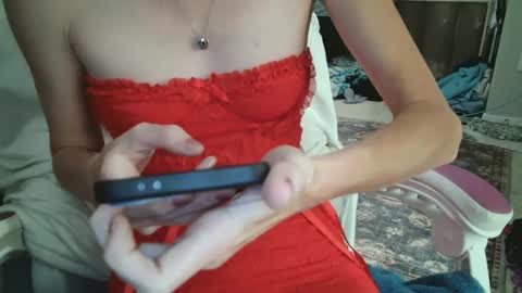 Red online show from October 7, 2025, 5:43 pm