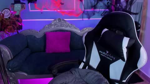 Snapshot of red_star8 chatting on October 30, 2025, 11:22 am online show from October 30, 2025, 11:22 am