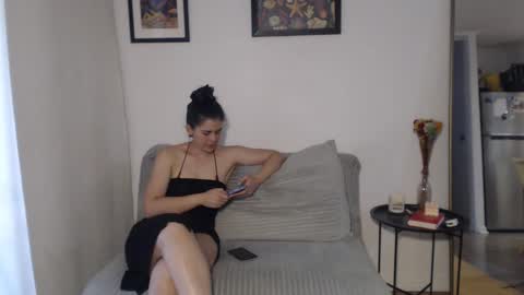 redfloweer online show from January 8, 2025, 10:58 pm