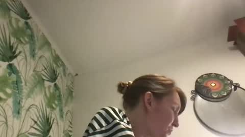 Snapshot of redfoxofficial chatting on December 5, 2025, 6:26 pm Redfox online show from December 5, 2025, 6:26 pm