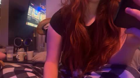 Snapshot of redheadandbigpeenar chatting on March 8, 2026, 1:36 am Redhead and BigPeenar online show from March 8, 2026, 1:36 am