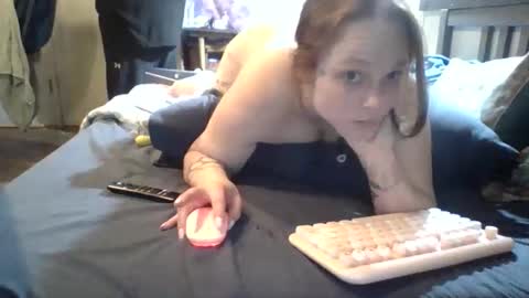 Snapshot of redheadslutwife8803 chatting on February 8, 2026, 6:22 pm Lenae Redd online show from February 8, 2026, 6:22 pm