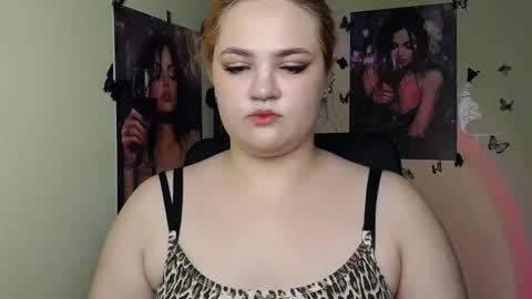 Snapshot of redhotqueen1 chatting on May 29, 2026, 12:03 pm Rina online show from May 29, 2026, 12:03 pm
