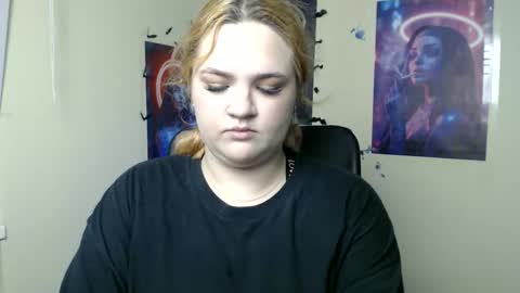 Snapshot of redhotqueen1 chatting on June 6, 2026, 11:59 am Rina online show from June 6, 2026, 11:59 am
