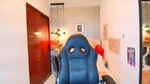 Lili Lopez online show from February 28, 2025, 8:07 pm