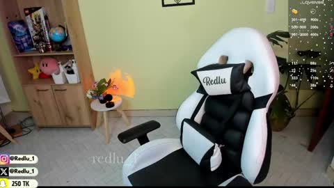 Snapshot of redlu_1 chatting on February 14, 2025, 11:31 am Lu Independiet model online show from February 14, 2025, 11:31 am