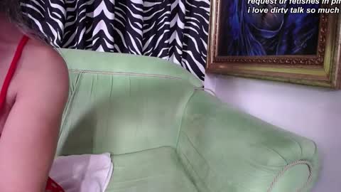 Snapshot of redroomxx chatting on May 30, 2026, 5:10 pm MIA online show from May 30, 2026, 5:10 pm
