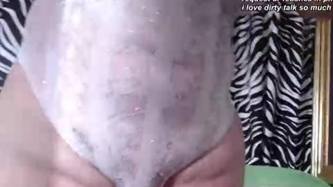 Snapshot of redroomxx chatting on July 11, 2026, 4:32 pm MIA online show from July 11, 2026, 4:32 pm