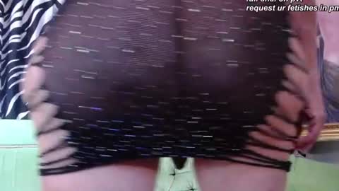 Snapshot of redroomxx chatting on July 28, 2026, 5:01 pm MIA online show from July 28, 2026, 5:01 pm