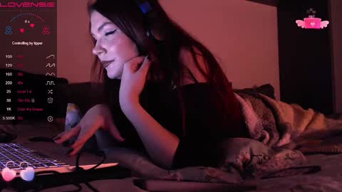 Snapshot of redyari chatting on November 21, 2025, 11:14 pm Red online show from November 21, 2025, 11:14 pm