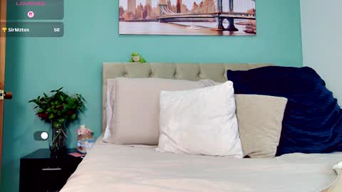 Yanella online show from October 23, 2025, 6:50 pm