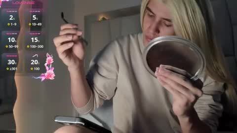 regiina_doll online show from March 8, 2026, 11:58 am