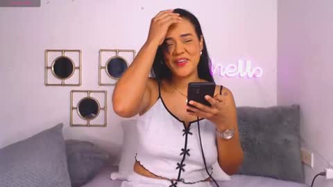 Snapshot of regina1819 chatting on March 4, 2025, 12:39 am regina1819 online show from March 4, 2025, 12:39 am